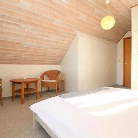 Ferienhaeuser Doppelhaushaelfte, Gruener Weg アパート ヴストロ