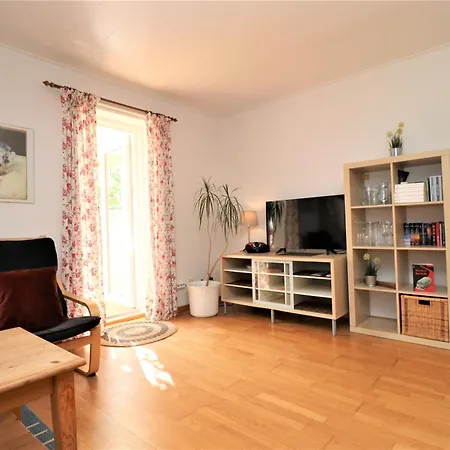 Ferienhaeuser Doppelhaushaelfte, Gruener Weg アパート ヴストロ